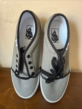 Vans Men's Gray Low-Top Sneakers with Black Trim Men’s Size 9.5- Women’s Size 11